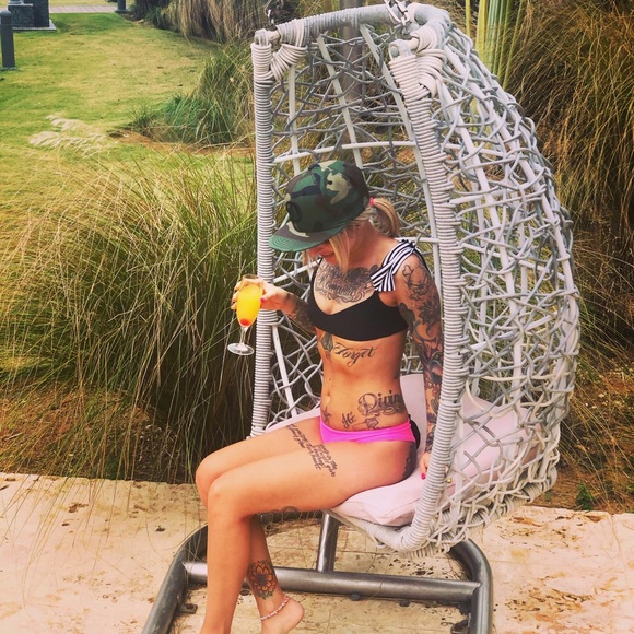 Meet your Posher, Cortney Divine💕 - Picture 7 of 17